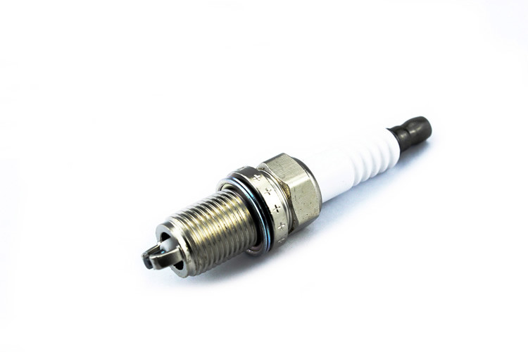 90919-01192/K16TR11 Iridium spark plug for COROLLA Hatchback/Liftback/Wagon/LAND CRUISER PRADO